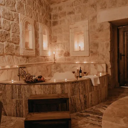 Hotel Serenus Cave
