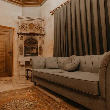 Serenus Cave Hotel *