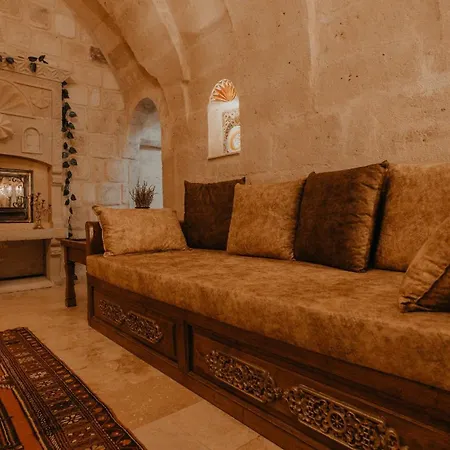 Hotel Serenus Cave