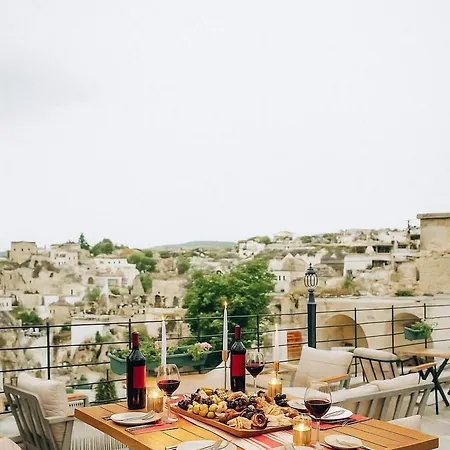 Serenus Cave Hotel *