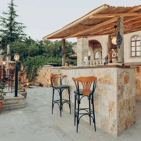 Serenus Cave Hotel *