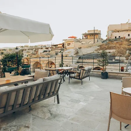 Serenus Cave Hotel *