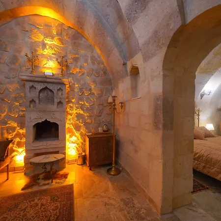 Serenus Cave Hotel *