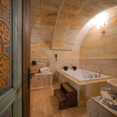 Hotel Serenus Cave