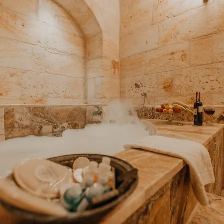 Serenus Cave Hotel *