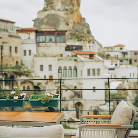 Serenus Cave Hotel *