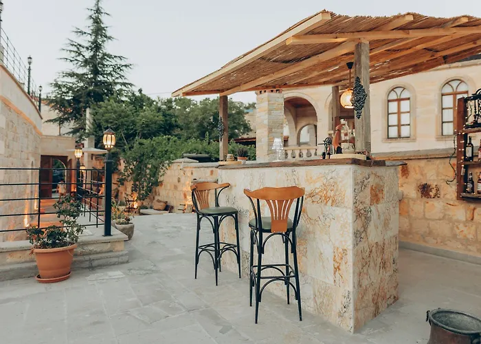 Serenus Cave Hotel *